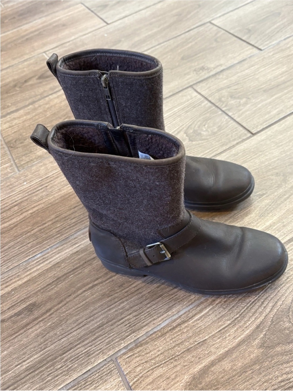 UGG Robbie Waterproof Boots Women’s 8.5 Brown Leather Wool